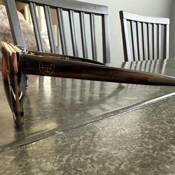 Women's Tory Burch Tortoise Sunglasses Brown, Gray, Beige - Picture 7 of 11